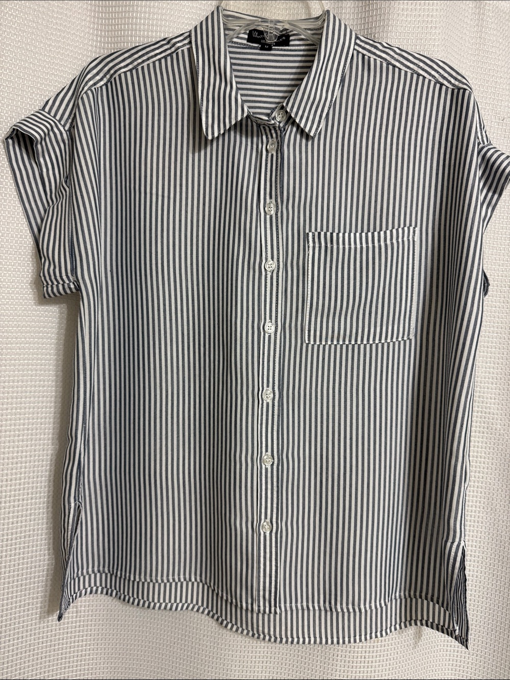 EUC Velvet Heart short sleeve shirt.  Size M